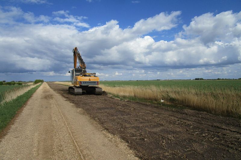 Cleaning North Drove Drain - geograph.org.uk - 6836550